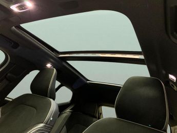 Volvo XC40 1.5h T4 Recharge 10.7kWh R-Design Plug-in (211 ps) - PARK ASSIST