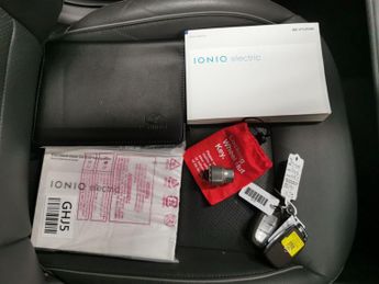 Hyundai Ioniq 38.3kWh Premium (136 ps) - HEAT AND COOL SEATS - LED - REVERSE C