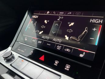 Audi e-tron 55 S line Sportback quattro 95kWh (11kW Charger) (408 ps) - REVE