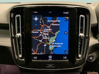 Volvo XC40 1.5h T4 Recharge 10.7kWh R-Design Plug-in (211 ps) - PARK ASSIST