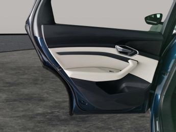 Audi e-tron 50 Technik quattro 71.2kWh (11kW Charger) (313 ps) - REVERSE CAM