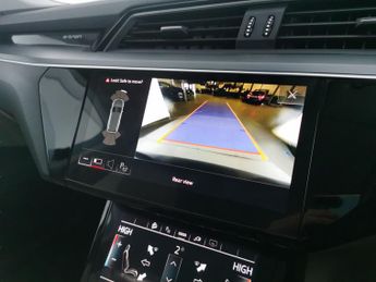 Audi e-tron 50 Technik quattro 71.2kWh (11kW Charger) (313 ps) - REVERSE CAM