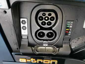 Audi e-tron 50 Technik quattro 71.2kWh (11kW Charger) (313 ps) - REVERSE CAM