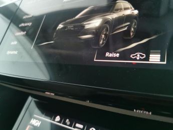 Audi e-tron 50 Technik quattro 71.2kWh (11kW Charger) (313 ps) - REVERSE CAM