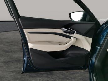 Audi e-tron 50 Technik quattro 71.2kWh (11kW Charger) (313 ps) - REVERSE CAM