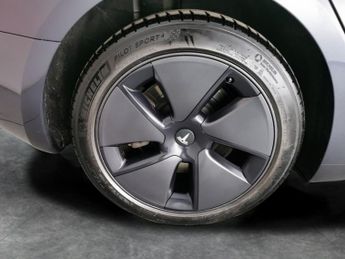 Tesla Model 3 Saloon RWD (241 bhp) - PARK ASSIST - LED - REVERSE CAM