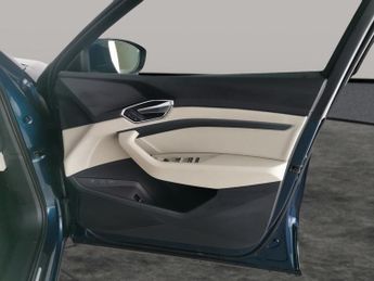 Audi e-tron 50 Technik quattro 71.2kWh (11kW Charger) (313 ps) - REVERSE CAM