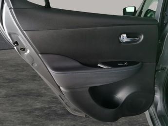 Nissan Leaf 40kWh Tekna (150 ps) - REVERSE CAM - NAV - HEAT PACK