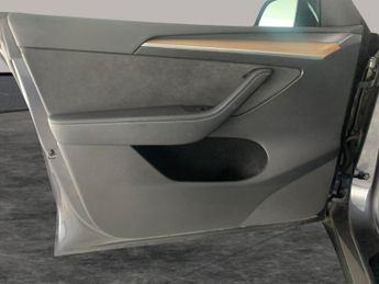 Tesla Model Y (Dual Motor) Long Range 4WDE (384 bhp) - HEATED STEERING