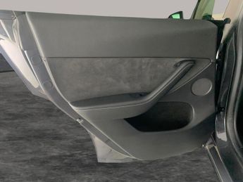 Tesla Model Y (Dual Motor) Long Range 4WDE (384 bhp) - HEATED STEERING