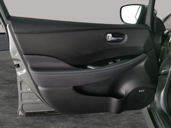 Nissan Leaf 40kWh Tekna (150 ps) - REVERSE CAM - NAV - HEAT PACK