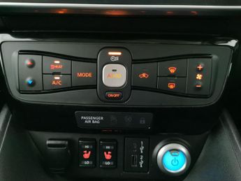 Nissan Leaf 40kWh Tekna (150 ps) - REVERSE CAM - NAV - HEAT PACK