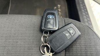 Toyota C-HR 1.8 VVT-h Dynamic CVT (122 ps) - HEATED SEATS - LANE DEPARTURE A