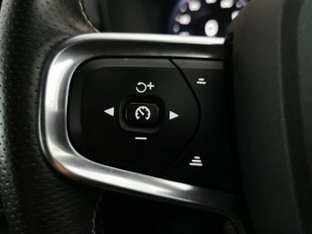 Volvo XC40 1.5h T4 Recharge 10.7kWh R-Design Plug-in (211 ps) - LEATHER-NUB