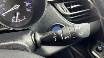 Toyota C-HR 1.8 VVT-h Dynamic CVT (122 ps) - HEATED SEATS - LANE DEPARTURE A