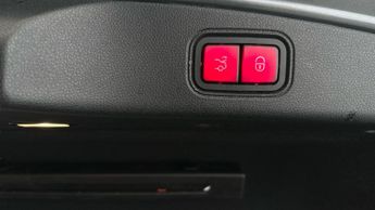 Mercedes-Benz E Class 2.0 E300 AMG Line (Premium) Coupe G-Tronic+ (245 ps) - INTELLIGE