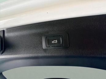 Audi Q3 1.4 TFSIe 45 S line Plug-in S Tronic 13kWh (245 ps) - BLUETOOTH 