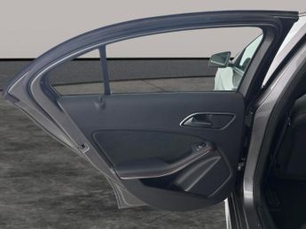 Mercedes-Benz A Class 1.5 A180d AMG Line 7G-DCT (109 ps) - PADDLE SHIFT - CLIMATE CONT