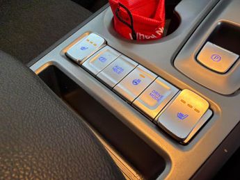 Hyundai Kona 64kWh Premium (10.5kW Charger) (204 ps) - HEATED SEATS - HEATED 