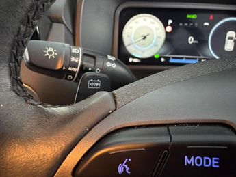 Hyundai Kona 64kWh Premium (10.5kW Charger) (204 ps) - HEATED SEATS - HEATED 