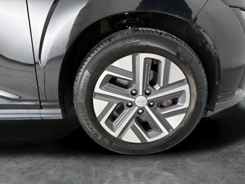 Hyundai Kona 64kWh Premium (10.5kW Charger) (204 ps) - HEATED SEATS - HEATED 