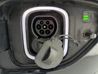 Hyundai Kona 64kWh Premium (10.5kW Charger) (204 ps) - HEATED SEATS - HEATED 