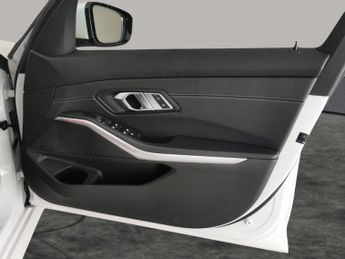 BMW 3 Series 2.0 320i M Sport (184 ps) - ACOUSTIC GLAZING
