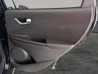 Hyundai Kona 64kWh Premium (10.5kW Charger) (204 ps) - HEATED SEATS - HEATED 