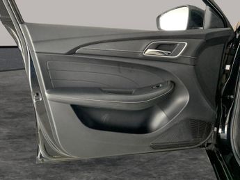 MG Mg5 61.1kWh Exclusive Long Range (156 ps) - KEYLESS ENTRY - LED - NA