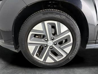 Hyundai Kona 64kWh Premium (10.5kW Charger) (204 ps) - HEATED SEATS - HEATED 