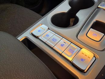 Hyundai Kona 64kWh Premium (10.5kW Charger) (204 ps) - HEATED SEATS - HEATED 