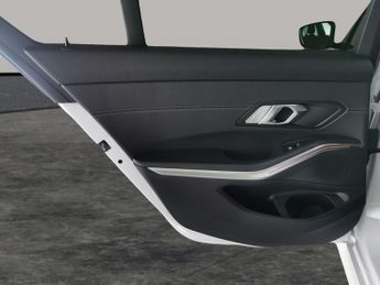 BMW 3 Series 2.0 320i M Sport (184 ps) - ACOUSTIC GLAZING