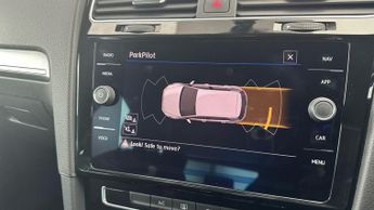 Volkswagen Golf 2.0 TDI R-Line DSG (150 ps) - PADDLE SHIFT - DAB - PRIVACY GLASS