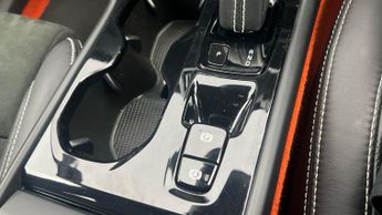 Volvo XC40 2.0 T5 R-Design Pro AWD (247 ps) - BLUETOOTH - PADDLE SHIFT