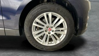 Jaguar F-PACE 3.0 D300 V6 Portfolio AWD (300 ps) - BLUETOOTH - PADDLE SHIFT