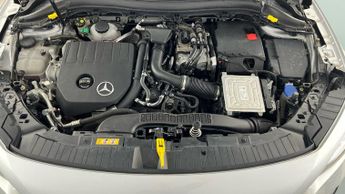 Mercedes-Benz GLA 1.3 GLA250e 15.6kWh Exclusive Edition Plug-in 8G-DCT (218 ps) - 