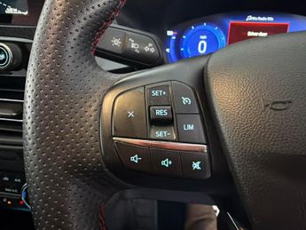 Ford Kuga 2.5 Duratec 14.4kWh ST-Line X Edition Plug-in CVT (225 ps) - KEY