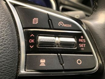 Kia Xceed 1.6 GDi 8.9kWh 3 Plug-in DCT (139 bhp) - HEATED STEERING - LANE 