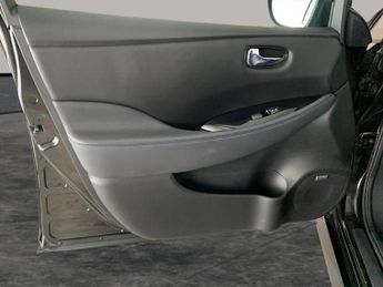 Nissan Leaf 40kWh Tekna (150 ps) - NAV - HEATED SEATS - ALCANTARA