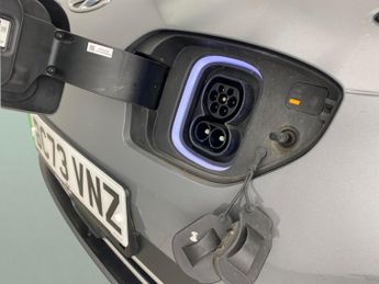 Hyundai Kona 39kWh SE Connect (10.5kW Charger) (136 ps) - LANE DEPARTURE  - B