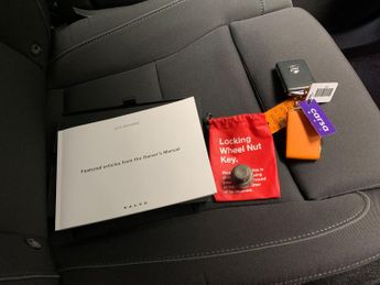 Volvo XC40 Recharge Twin 78kWh Plus AWD (408 ps) - PARK ASSIST - LED - HEAT