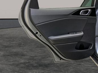 Kia Xceed 1.6 GDi 8.9kWh 3 Plug-in DCT (139 bhp) - HEATED STEERING - LANE 