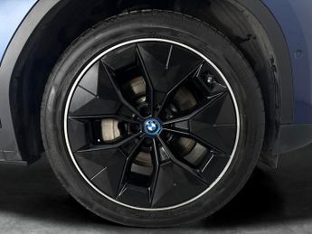 BMW iX3 80kWh Premier Edition (286 ps) - DRIVING ASSISTANT - PARK ASSIST