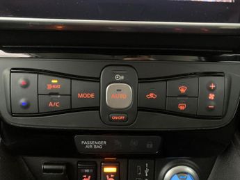 Nissan Leaf 40kWh Tekna (150 ps) - NAV - HEATED SEATS - ALCANTARA