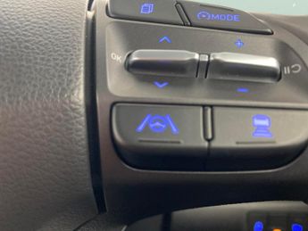 Hyundai Kona 39kWh SE Connect (10.5kW Charger) (136 ps) - LANE DEPARTURE  - B