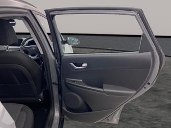 Hyundai Kona 39kWh SE Connect (10.5kW Charger) (136 ps) - LANE DEPARTURE  - B