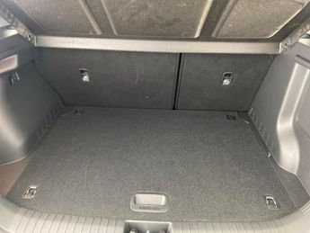 Hyundai Kona 39kWh SE Connect (10.5kW Charger) (136 ps) - LANE DEPARTURE  - B