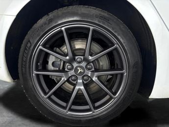 Tesla Model 3 Saloon RWD (241 bhp) - LED - REVERSE CAM - NAV