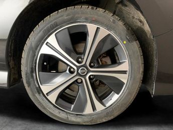 Nissan Leaf 40kWh Tekna (150 ps) - NAV - HEATED SEATS - ALCANTARA