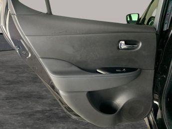 Nissan Leaf 40kWh Tekna (150 ps) - NAV - HEATED SEATS - ALCANTARA